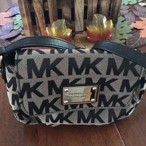 Michael Kors Small Crossbody!